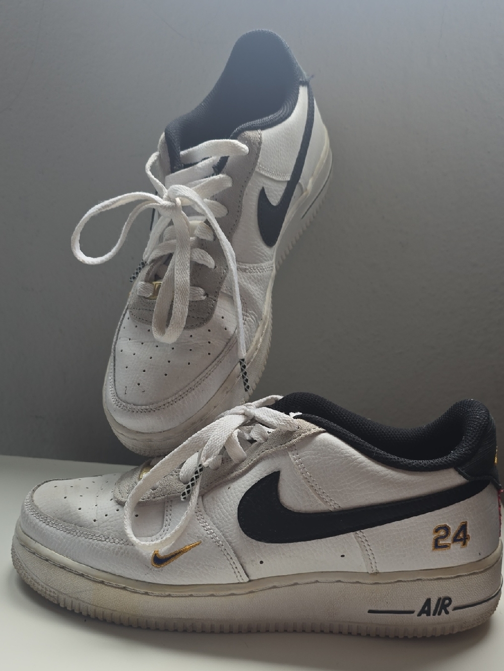 Nike Men’s White and Black Low-Top Sneakers with Gold Accents